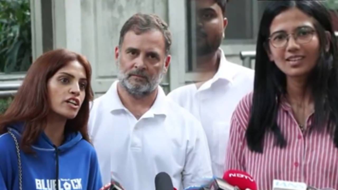 Delhi CJP Protest : अधिकाऱ्याने माझ्या प्रायव्हेट पार्टवर...दिल्ली आंदोलनातील तरुणीच्या आरोपांनी एकच खळबळ; हादरवून टाकणारा दावा! Delhi CJP Protest : अधिकाऱ्याने माझ्या प्रायव्हेट पार्टवर...दिल्ली आंदोलनातील तरुणीच्या आरोपांनी एकच खळबळ; हादरवून टाकणारा दावा!