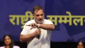 राहुल गांधींच्या मिमिक्रीने नवा वाद! मिठ्या मारणं म्हणजे...-1734000