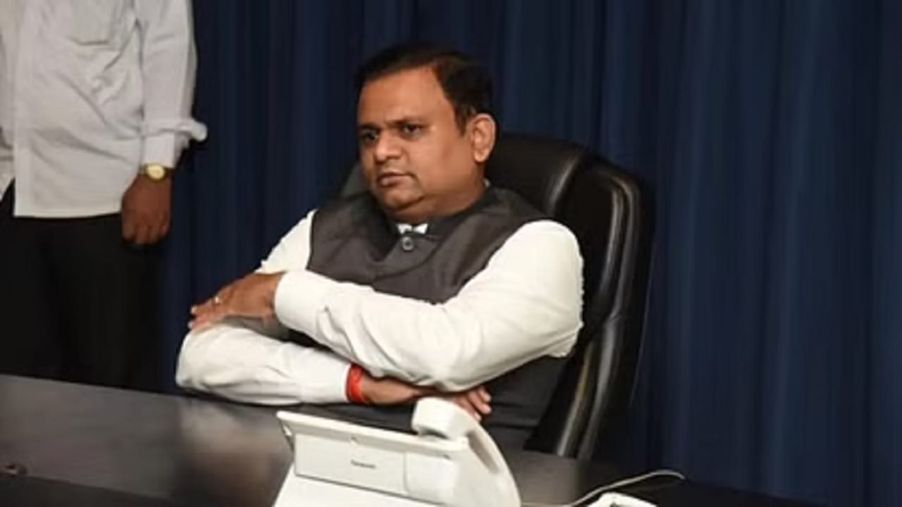 Rahul Narvekar : ..तर पक्ष फुटणार नाहीत, सुप्रीम कोर्टात खटला सुरु असताना विधानसभा अध्यक्ष राहुल नार्वेकरांचं महत्वाचं विधान Rahul Narvekar : ..तर पक्ष फुटणार नाहीत, सुप्रीम कोर्टात खटला सुरु असताना विधानसभा अध्यक्ष राहुल नार्वेकरांचं महत्वाचं विधान