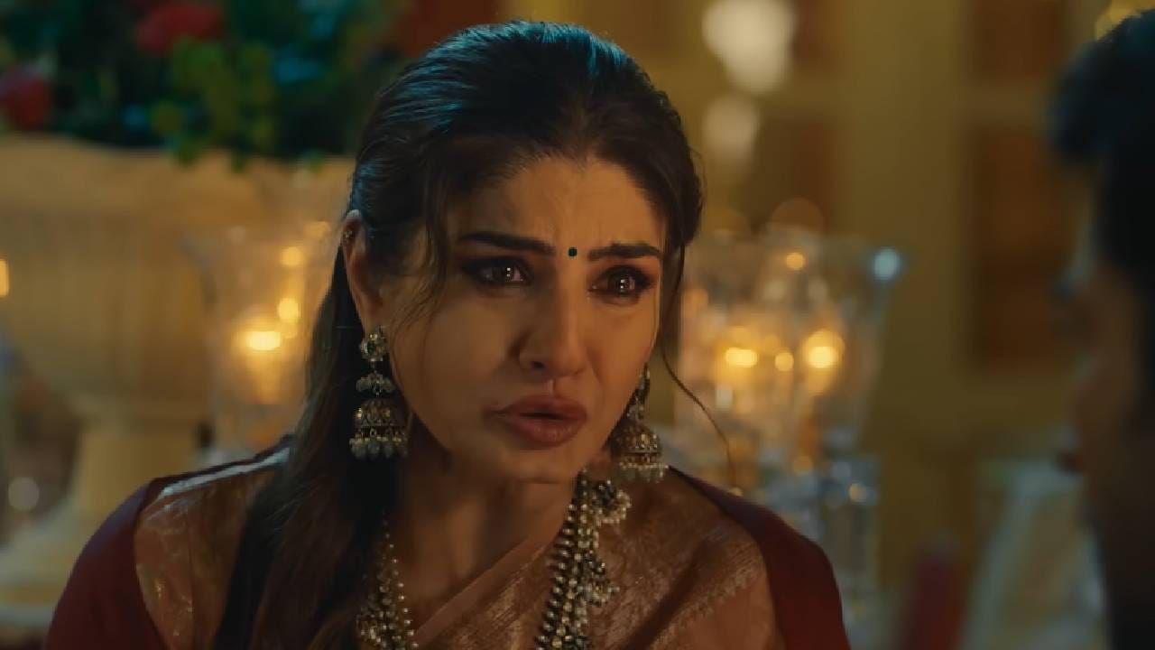 चार दिवसांत या चित्रपटाने भारतात 65.95 नेट कलेक्शन आणि 76.27 कोटी रुपये ग्रॉस कलेक्शन केलं. वेंकी अटुलुरी दिग्दर्शित या चित्रपटात सूर्याची मुख्य भूमिका आहे. लग्नापासून दूर राहण्याचा निर्णय घेतलेल्या संजयच्या आयुष्यात कुटुंबाच्या दबावामुळे मोठा बदल घडतो. सरोगसीच्या माध्यमातून तो एका मुलाचा बाप बनतो. त्यानंतर मुलाच्या आयुष्यात निर्माण होणाऱ्या गंभीर आरोग्याच्या समस्यांमुळे त्याची भेट ममिता बैजूने साकारलेल्या मॅडीशी होते.