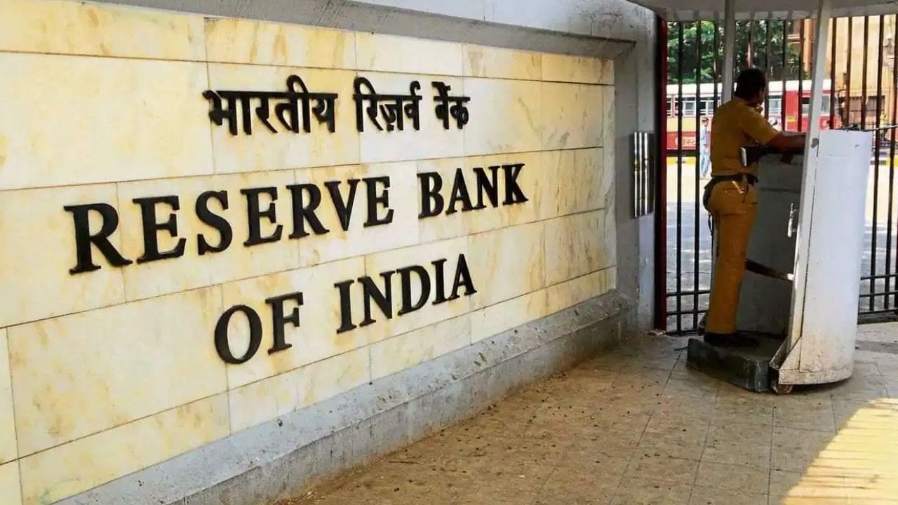 आता या चलनी नोटा बदलणार, RBI चा सर्वात मोठा निर्णय, कारण काय? आता या चलनी नोटा बदलणार, RBI चा सर्वात मोठा निर्णय, कारण काय?