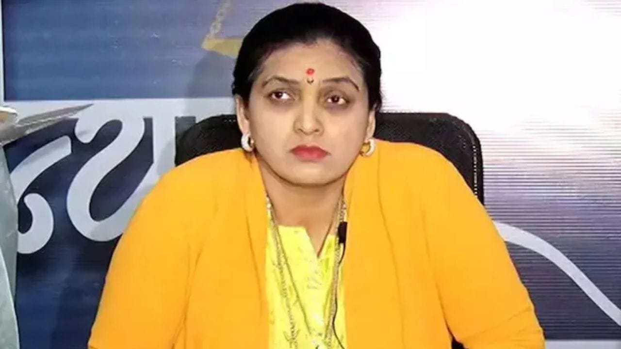 जगदंबाची शपथ घेऊन सांगते... अजितदादांना प्रदेशाध्यक्ष बदलायचा होता; रुपाली ठोंबरेंनी टाकला बॉम्ब जगदंबाची शपथ घेऊन सांगते... अजितदादांना प्रदेशाध्यक्ष बदलायचा होता; रुपाली ठोंबरेंनी टाकला बॉम्ब