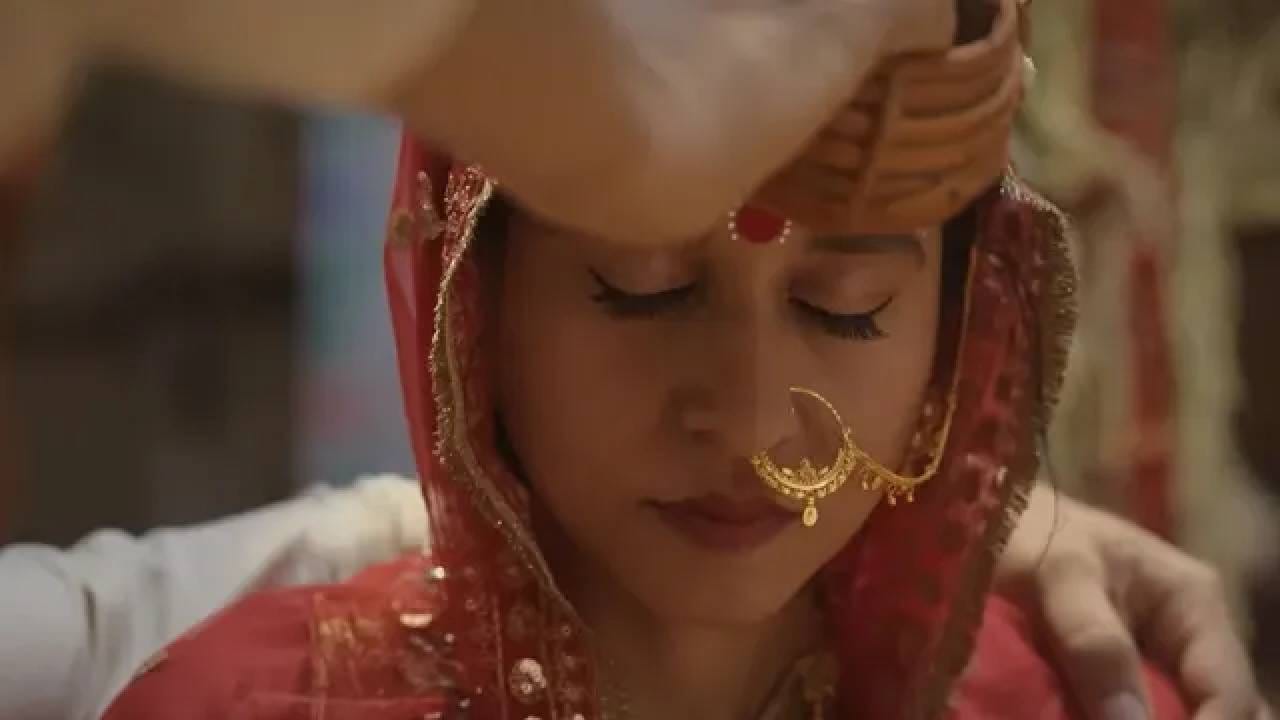 ओटीटीवर सध्या स्पाय थ्रिलरचा ट्रेंड पहायला मिळत आहे. अशाच वेळी अभिनेता प्रतीक गांधीची मुख्य भूमिका असलेली एक सीरिज पुन्हा चर्चेत आली आहे. नेटफ्लिक्सवर रिलीज झाल्यानंतर या सीरिजने प्रेक्षकांचं लक्ष वेधून घेतलं असून या प्लॅटफॉर्मच्या टॉप 10 यादीत स्थान मिळवण्यात ती यशस्वी ठरली होती.