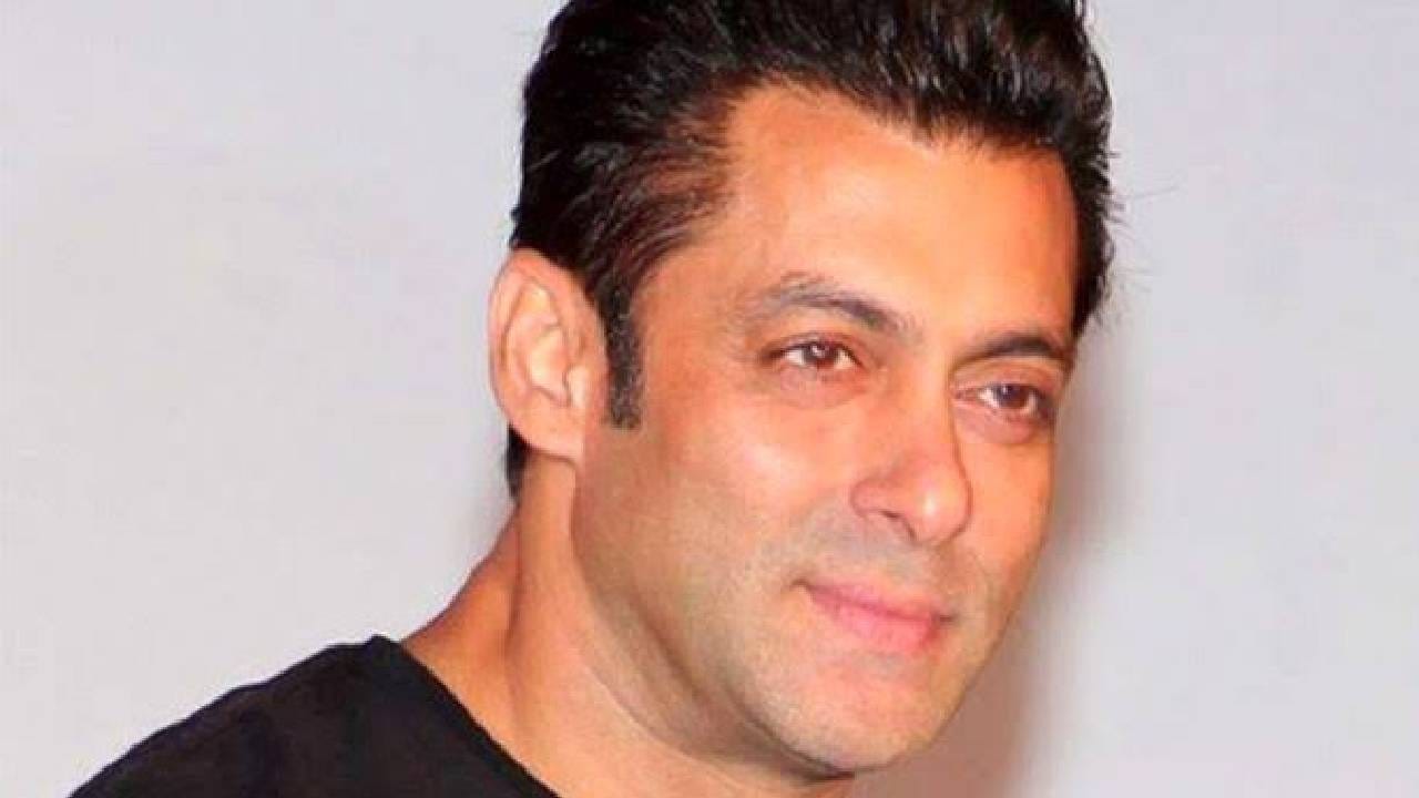 Salman Khan : सलमानने जे केलं, बॉलिवूडमध्ये कोणालाच जमणार नाही ! भाईजानने चक्क.. Salman Khan : सलमानने जे केलं, बॉलिवूडमध्ये कोणालाच जमणार नाही ! भाईजानने चक्क..