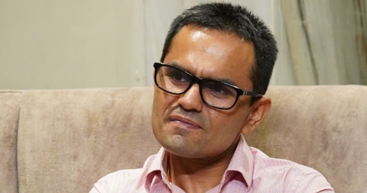 शाळकरी मुलांना 'खान' अन् पुष्पा' हिरो वाटतात, पण...; IRS समीर वानखेडेंकडून खंत, मनातलं बोलून गेले शाळकरी मुलांना 'खान' अन् पुष्पा' हिरो वाटतात, पण...; IRS समीर वानखेडेंकडून खंत, मनातलं बोलून गेले