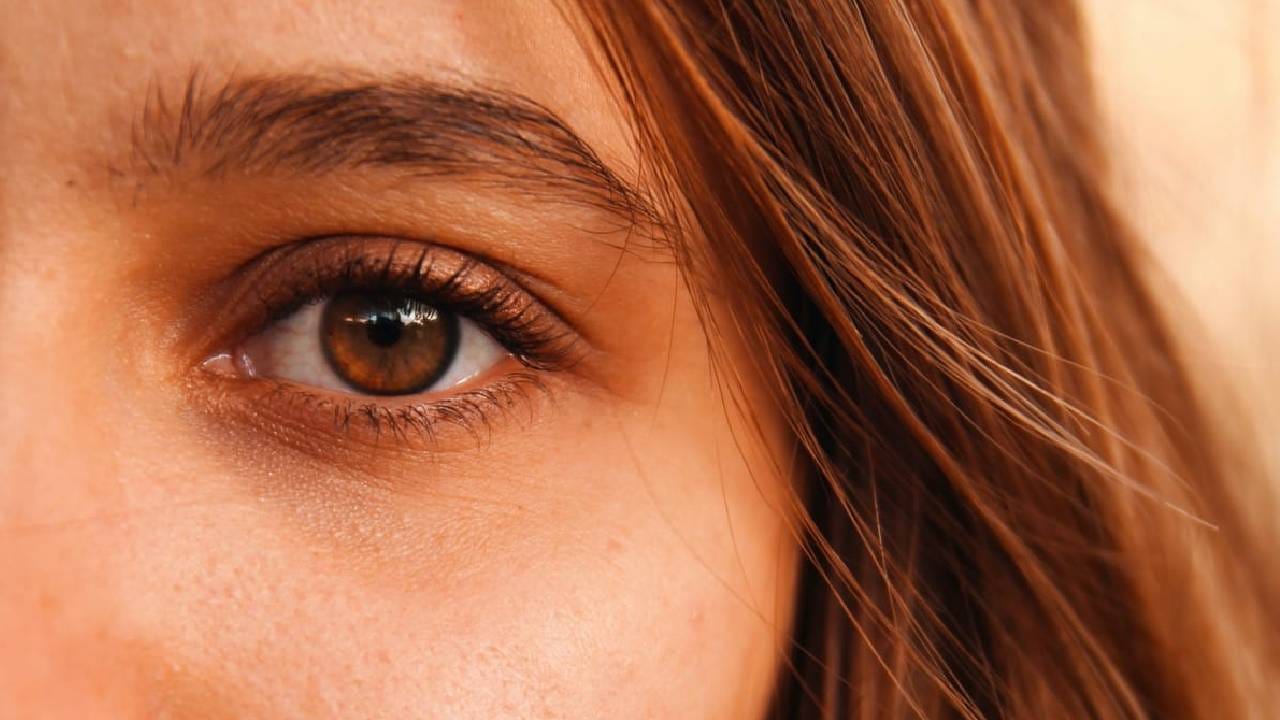 डोळ्यांच्या रंगात दडले आहेत स्वभावाचे संकेत; तुमचे डोळे काय सांगतात? डोळ्यांच्या रंगात दडले आहेत स्वभावाचे संकेत; तुमचे डोळे काय सांगतात?