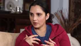 Sania Mirza : थरथरत होती सानिया, घटस्फोटानंतर पॅनिक अटॅक; शूटिंग सोडून पायजमा-चप्पलमध्ये मदतीसाठी धावली खास मैत्रीण !