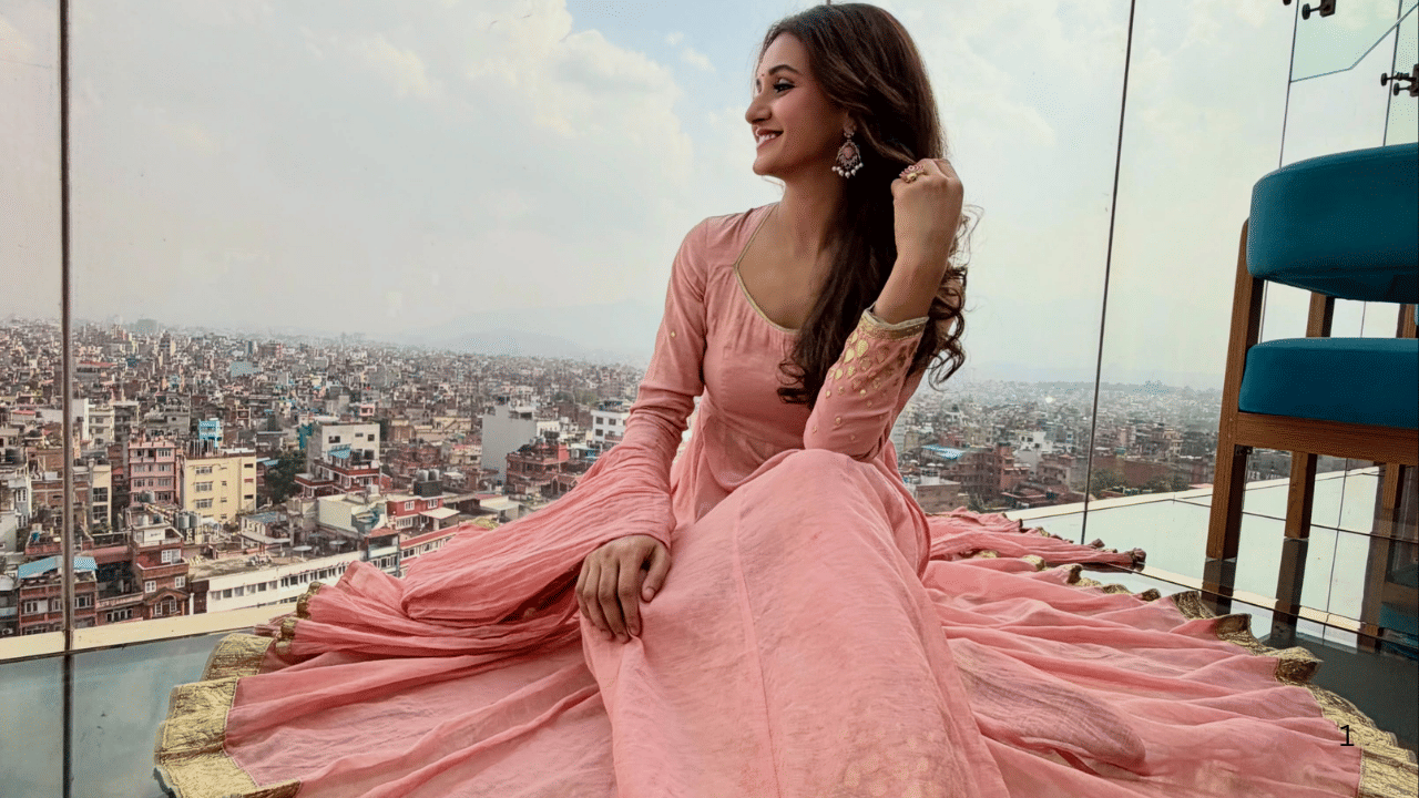 "जेव्हा हा एपिसोड ऑन-एअर झाला, तेव्हा माझ्या चेहऱ्यावरील अस्वस्थता स्पष्ट होती कारण मला सतत काळजी वाटत होती की माझे आई-वडील हा शो पाहतील तेव्हा काय विचार करतील", असं ती म्हणाली.