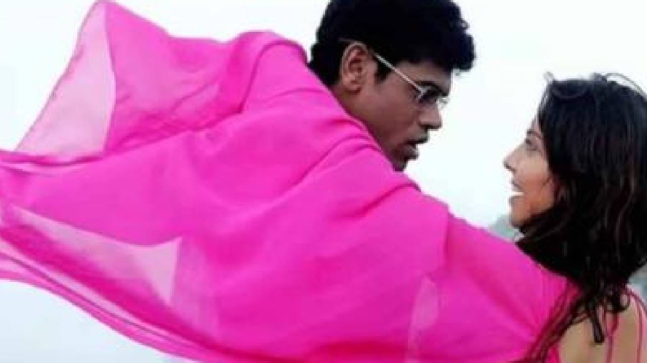 सोनालीने एका मुलाखतीत सांगितल्याप्रमाणे, तिच्या आणि सिद्धार्थ जाधव यांच्या नात्यात तब्बल दहा वर्षे संवाद नव्हता. विशेष म्हणजे, दोघांनी ‘इरादा पक्का’ या चित्रपटात एकत्र काम केलं होतं. मात्र, या चित्रपटाच्या शूटिंगदरम्यानही दोघे एकमेकांशी फारसे बोलत नव्हते.