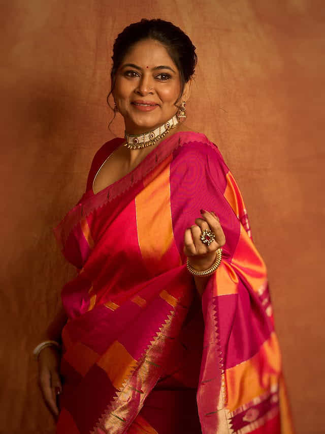 श्वेता शिंदेचं गुलाबी साडीमधील सौंदर्य पाहून चाहते घायाळ, होतोय कमेंट्सचा वर्षाव