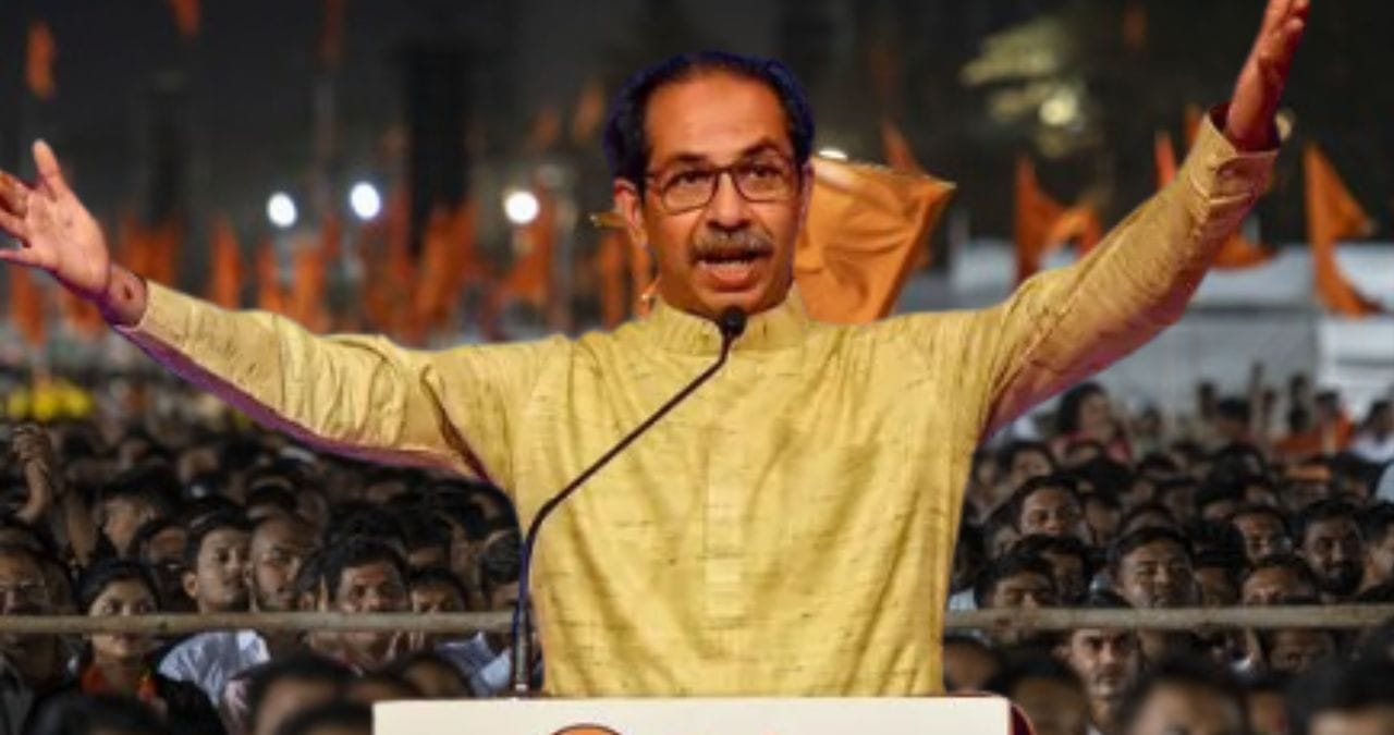 शिवसेना कोणाची? खटला सुप्रीम कोर्टात सुरू असताना उद्धव ठाकरेंचं जनतेला मोठं आवाहन शिवसेना कोणाची? खटला सुप्रीम कोर्टात सुरू असताना उद्धव ठाकरेंचं जनतेला मोठं आवाहन