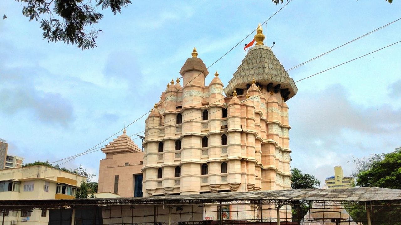 Mumbai : सिद्धिविनायक मंदिरात दुर्दैवी घटना, उकळत्या पाण्याने भाजलेल्या कंत्राटी कामगाराचा मृत्यू Mumbai : सिद्धिविनायक मंदिरात दुर्दैवी घटना, उकळत्या पाण्याने भाजलेल्या कंत्राटी कामगाराचा मृत्यू