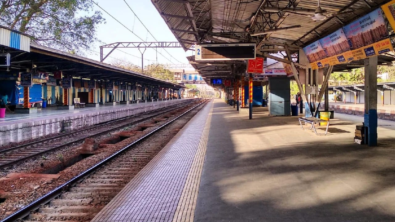 आपण त्या काळातील मुंबईतील ब्रिटीशांनी वसवलेल्या मुंबईची हद्द ( वेस ) असलेल्या 'शीव' बद्दल बोलत आहेत. इंग्रजांनी याचे नाव 'सायन' पाडले. बोरीबंदर ते ठाणे रेल्वे १८५३ रोजी सुरु झाली असली तर 'शीव' येथे या रेल्वे गाडीला प्रवासी थांबा नव्हता. येथे केवळ इंजिनांचे देखभाल आणि अदलाबदल होत असे.