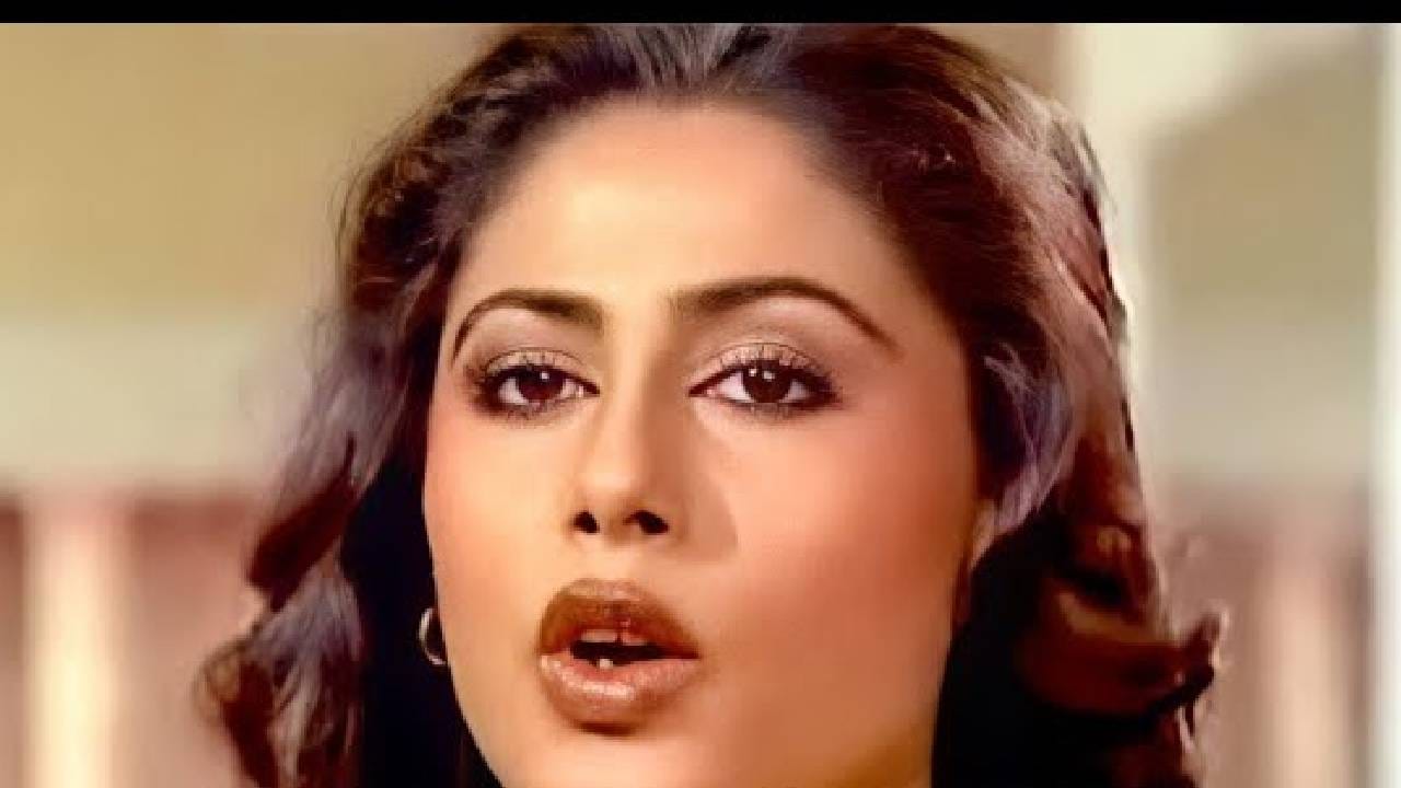 हे भावस्पर्शी गाणे लता मंगेशकर आणि अमित कुमार यांनी आपल्या सुरेल आवाजात गायले आहे. गाण्याला राजेश रोशन यांनी संगीत दिले असून गीतकार इंदिवर यांनी त्याचे शब्द लिहिले आहेत.