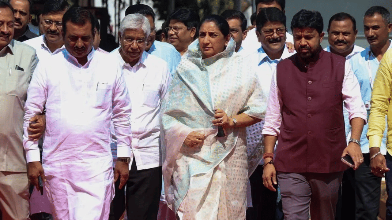 राष्ट्रावादीतील हालचाली वाढल्या ! लवकरच होणार मोठा फेरबदल, पुढे काय घडणार ?