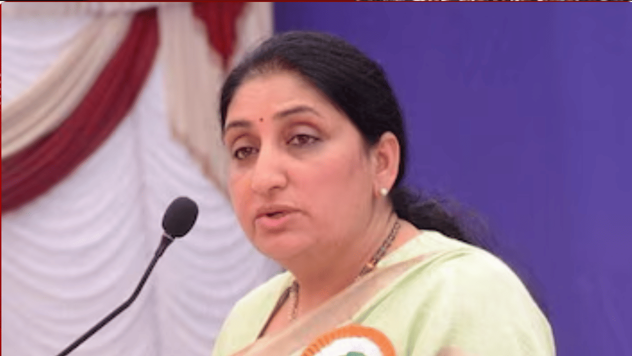 शिंदेंनंतर आता सुनेत्रा पवारांनी घेतली मंत्र्यांची शाळा! थेट आदेश दिले अन्… रडारवर कोणता मंत्री?