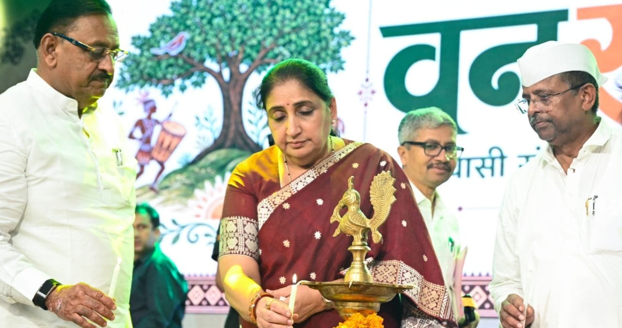शिक्षण, आरोग्य अन् रोजगार...; राजकीय रणनीतीकारांच्या भेटीनंतर सुनेत्रा पवारांचं आदिवासी समाजाबाबत महत्वाचं वक्तव्य शिक्षण, आरोग्य अन् रोजगार...; राजकीय रणनीतीकारांच्या भेटीनंतर सुनेत्रा पवारांचं आदिवासी समाजाबाबत महत्वाचं वक्तव्य
