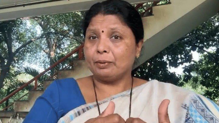 लाईव्ह लोकेशन सांगा मी आत्ताच... अंधारेंनी अमरावतीतील प्रकरणानंतर आयुक्तांनाच धारेवर धरलं लाईव्ह लोकेशन सांगा मी आत्ताच... अंधारेंनी अमरावतीतील प्रकरणानंतर आयुक्तांनाच धारेवर धरलं