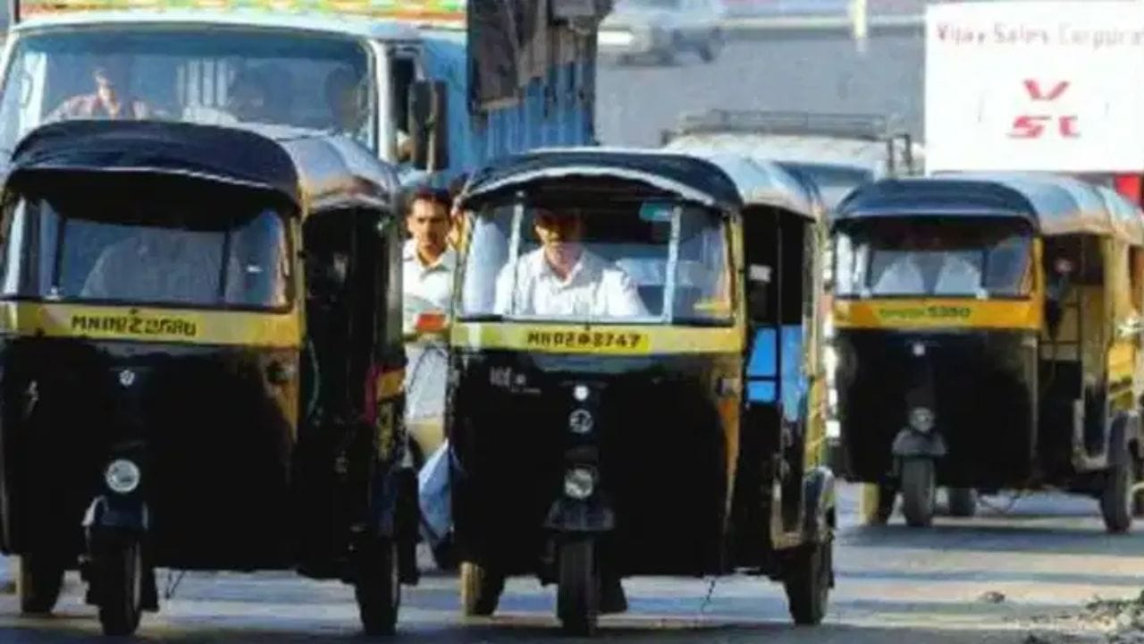 7,750 रिक्षा, टॅक्सी चालक मराठी भाषेच्या परीक्षेत नापास, मुदत संपली, आता पुढे काय? 7,750 रिक्षा, टॅक्सी चालक मराठी भाषेच्या परीक्षेत नापास, मुदत संपली, आता पुढे काय?
