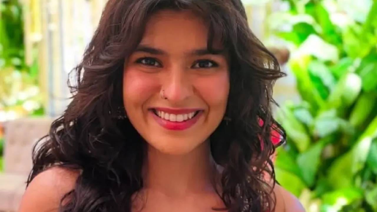 तिच्या या भूमिकेला प्रेक्षकांनी मोठी पसंती दिली. मात्र काही काळानंतर तिने मालिकेला निरोप दिला आणि अभिनयाच्या झगमगत्या दुनियेपासून काहीशी दूर राहिली. 