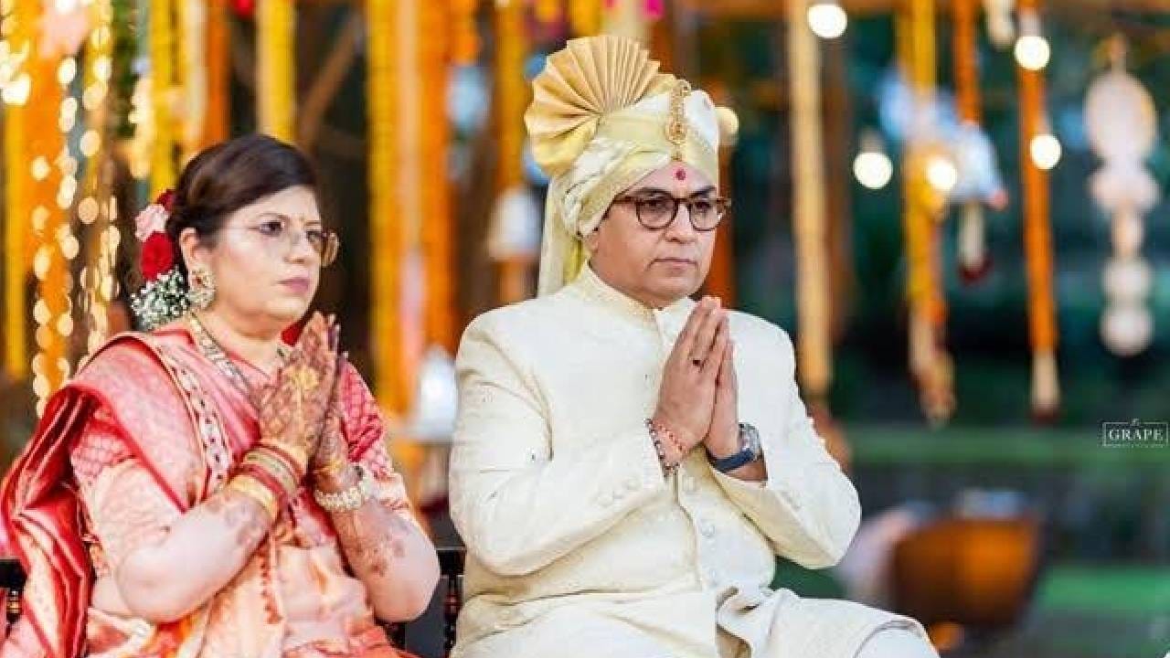 तारक मेहताया मालिकेत जेठालालची भूमिका साकारणारे दिलीप जोशी हे प्रचंड लोकप्रिय आहेत. खऱ्या आयुष्यात ते विवाहित असून त्यांच्या पत्नीचे नाव जयमाला जोशी आहे. त्या गृहिणी असून कुटुंबाची जबाबदारी सांभाळतात.