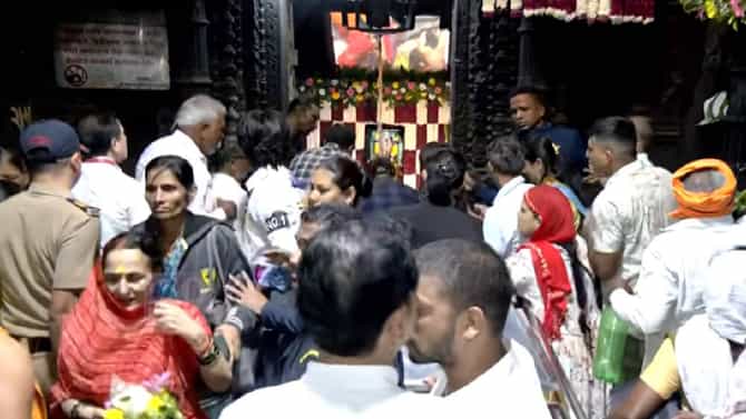 Nashik | तिसरा श्रावणी सोमवार अन् त्र्यंबकेश्वरमध्ये भक्तीचा सागर! मध्यरात्रीपासून भाविकांची तुफान गर्दी