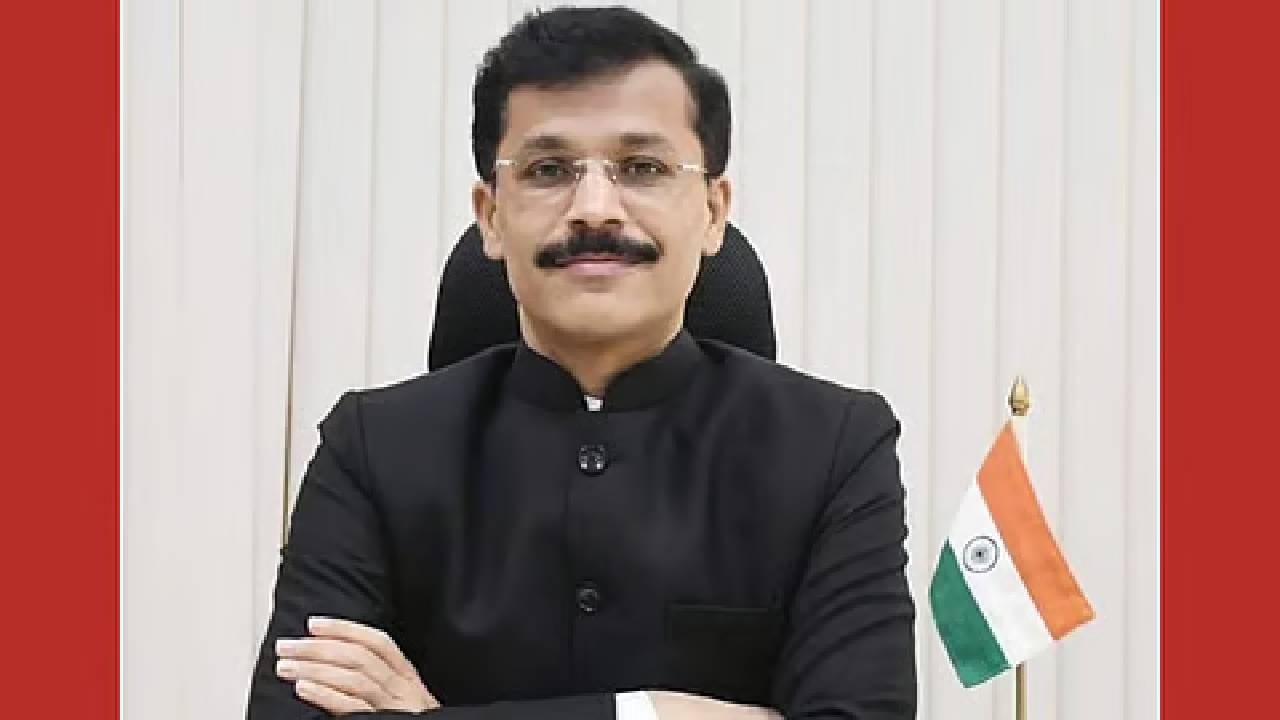 तुकाराम मुंढेंचा मित्र अचानक आला अन् रडू लागला, कारण ऐकून मुंढे पण झाले थक्क तुकाराम मुंढेंचा मित्र अचानक आला अन् रडू लागला, कारण ऐकून मुंढे पण झाले थक्क