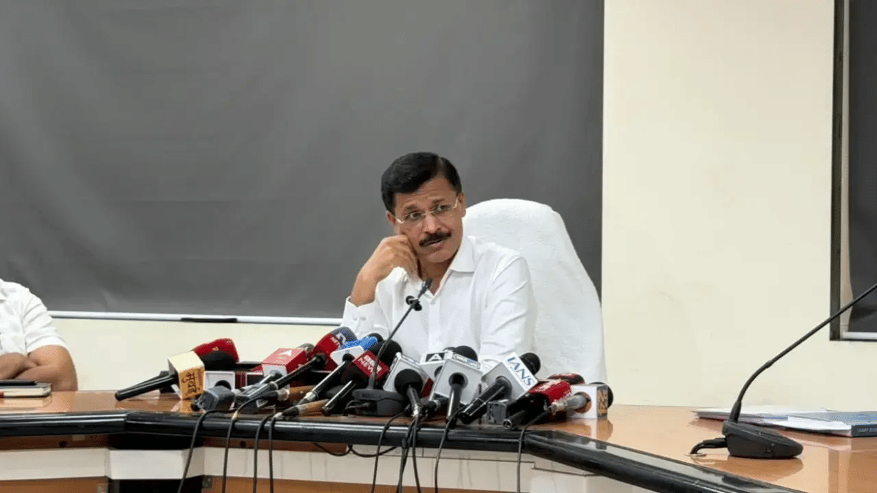 अन्न व औषध प्रशासनानेचे आयुक्त तुकाराम मुंढे यांच्या राज्यभरातील धडाकेबाज कारवायांची चर्चा आता संपूर्ण देशात सुरु आहे. देशभरातील अन्न माफियांना आता चांगलीच धडकी भरली आहे.