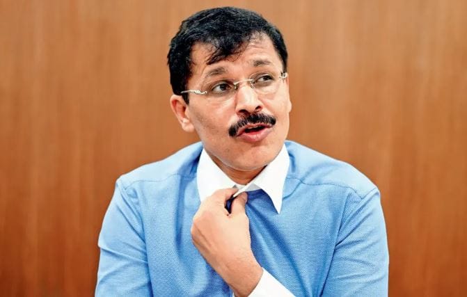 तुकाराम मुंढे हे कर्तव्यदक्ष अधिकारी म्हणून देशभरात परिचित आहेत. अशा पद्धतीने काम करणारा अधिकारी आमच्याकडे असायला हवा होता, अशी भावना इतर राज्यातील जनतेकडून व्यक्त केली जातेय.