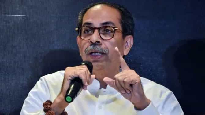 शिवसेना ठाकरे गटाचा मोठा निर्णय, त्या नेत्याची पक्षातून तडकाफडकी हकालपट्टी, समोर आलं मोठं कारण
