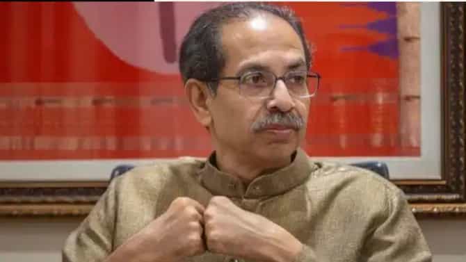 मोठी बातमी! उद्धव ठाकरे यांना मोठा झटका, शिवसेना ठाकरे गटाला खिंडार, नेत्यासह शेकडो पदाधिकाऱ्यांनी सोडला पक्ष
