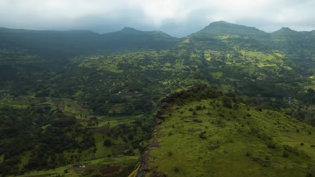 असं म्हणतात की गावात आजही ब्रिटिश अधिकाऱ्यांच्या गेस्ट हाउसचे अवशेष पाहायला मिळतात. काळाच्या ओघात हे ठिकाण जीर्ण झालं असलं, तरी त्यातून फोफसंडीच्या इतिहासाची आठवण जिवंत राहते.