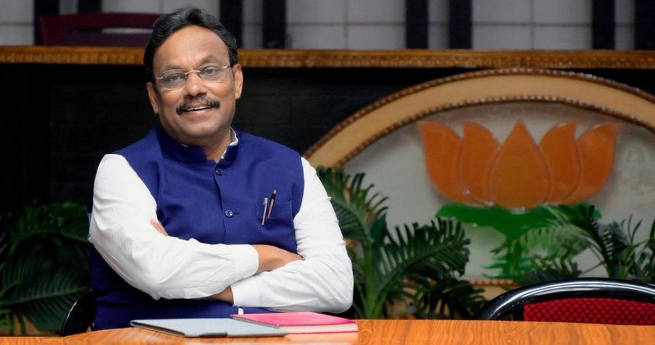 Vinod Tawde : बिहारनंतर आता उत्तर प्रदेशात 'खेला होबे'; विनोद तावडे यांच्यासमोर काय आव्हाने असणार? भाजप नेता काय जादू करणार? Vinod Tawde : बिहारनंतर आता उत्तर प्रदेशात 'खेला होबे'; विनोद तावडे यांच्यासमोर काय आव्हाने असणार? भाजप नेता काय जादू करणार?