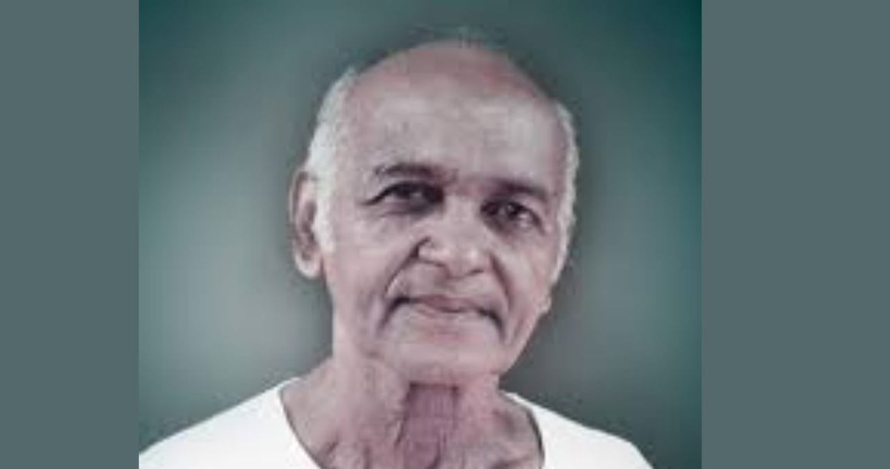 फियाट गाडीवरील हे मार्मिक लोकगीत महाकवी वामनदादा कर्डक यांनी लिहिलं आहे. त्यांनी या गाण्यातून सामाजिक विषमता आणि गरिबीवर भाष्य केलं आहे.
