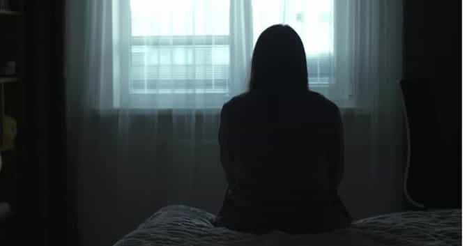 Shocking : ना सुट्टी, ना वीक ऑफ...ऑफिसमधील वरिष्ठांच्या त्रासाला कंटाळून महिलेचा टोकाचा निर्णय
