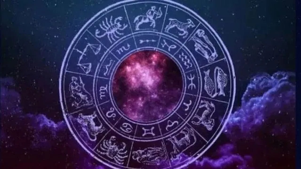 कर्क: संभ्रम दूर होईल आणि तुमचा आत्मविश्वास वाढेल. तुम्ही ऑफिसमधील तुमच्या बॉसच्या मर्जीमध्ये राहाल आणि तुम्हाला महत्त्वाच्या जबाबदाऱ्या मिळू शकतात. ज्योतिषांच्या मते, व्यवसायात फायलींमध्ये अडकलेली कामे आता सुरू होऊ शकतात.