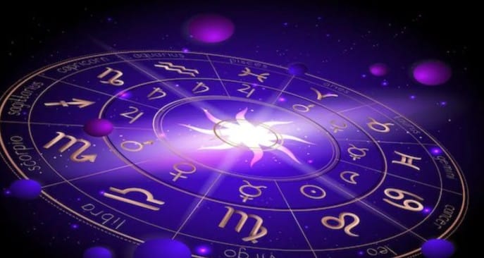 वृषभ: वैवाहिक नात्यातील गैरसमज दूर करण्यासाठी आजचा दिवस अनुकूल आहे. करिअरमध्ये प्रगतीसाठी वरिष्ठ व्यक्तीचे मार्गदर्शन मिळेल. नोकरी बदलण्याचा विचार करणाऱ्यांना चांगला प्रस्ताव मिळू शकतो. नवीन घर किंवा मालमत्ता खरेदीसाठी हालचाली सुरू करण्यास दिवस चांगला आहे. लांबच्या प्रवासाचे नियोजन करताना कागदपत्रे आणि बजेटची काळजी घ्या.