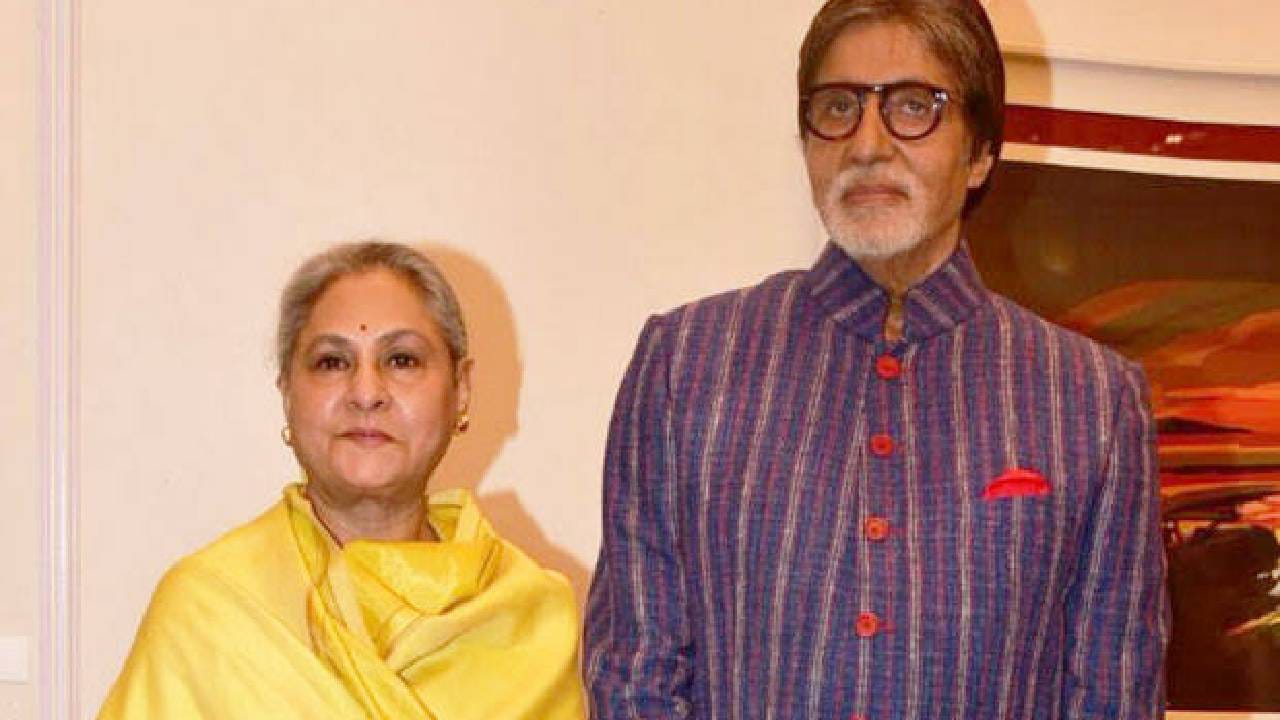 यावर अमिताभ यांनी आपल्या नेहमीच्या मिश्कील अंदाजात उत्तर दिलं. ते म्हणाले, जर एखाद्या कार्यक्रमाला संध्याकाळी 6 वाजता पोहोचायचं असेल, तर मी जयाला सांगतो की वरात 5 वाजताच येणार आहे. अमिताभ यांचं हे बोलणं ऐकल्यावर जया बच्चन लवकर आवरायला घेतात. त्यामुळे त्या साधारण 3.30 ते 4 च्या सुमारास तयार होण्यास सुरुवात करतात आणि दोघेही वेळेत कार्यक्रमस्थळी पोहोचतात, असं पुढे त्यांनू नमूद केलं. 