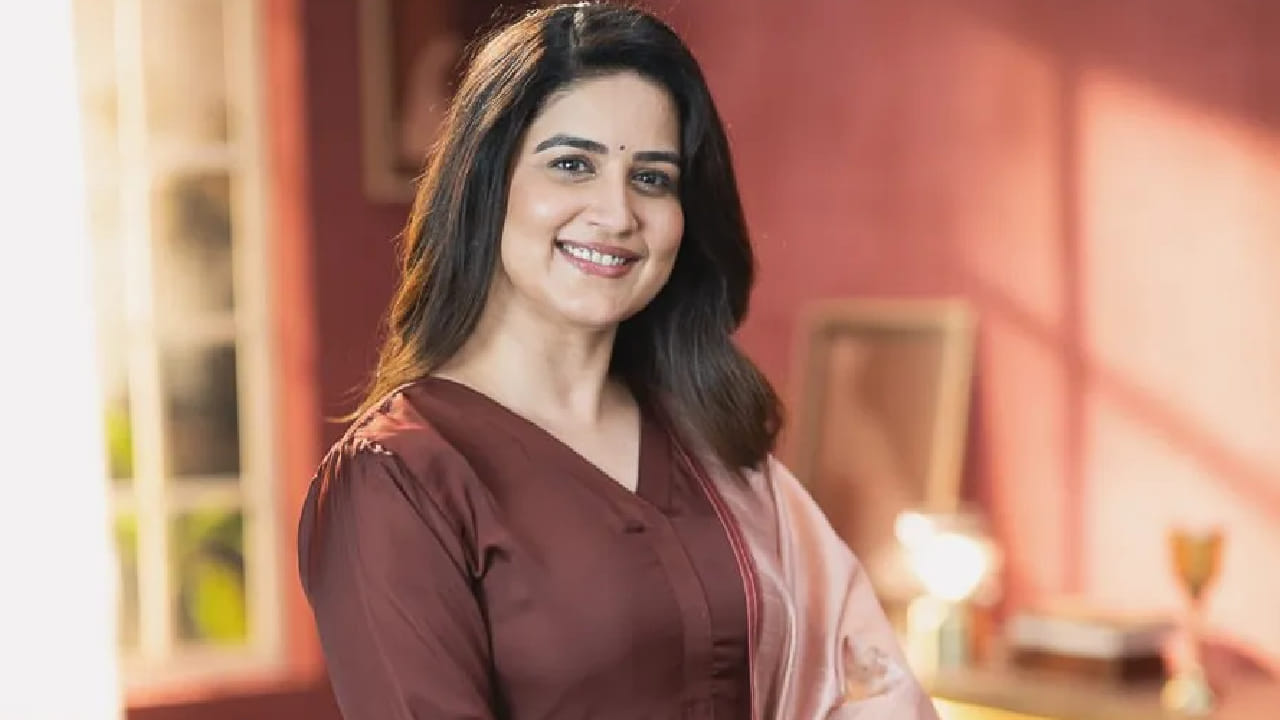 साधेपणा आणि एलिगन्सचा सुंदर मेळ तिच्या या फोटोशूटमध्ये पाहायला मिळतो. हे सुंदर फोटो शेअर करताना वैदेहीने ‘Dreaming in green!’ असे खास कॅप्शन दिले आहे.