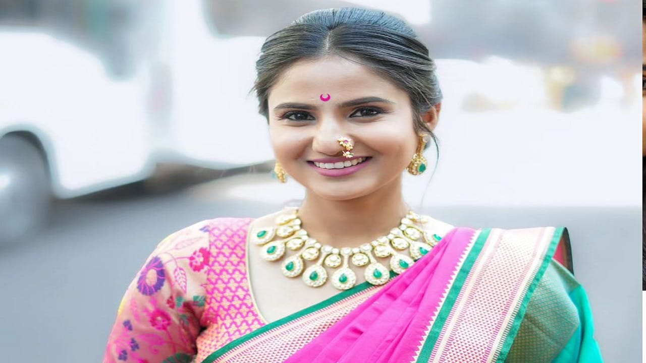 'खरंच मुलगी घरात असणं याचा काय आनंद आहे ना... तो आता  मी अनुभवत आहे. प्रत्येक घरात मुलगी असावी.. असं का म्हणतात, ते मला आता कळतंय, मुलगी मुलगी असते, ती स्त्री शक्ती आहे... हे कळतं..', असं देखील आदेश बांदेकर म्हणाले. 