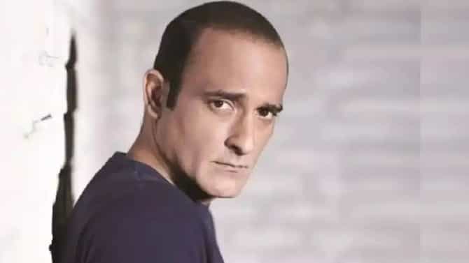 Akshaye Khanna : अक्षय खन्नाने एक-दोन नव्हे लगावल्या तब्बल 17 थप्पडा; ‘त्या’ कलाकाराचा चेहरा सुजून लालेलाल, सेटवर उडाली खळबळ