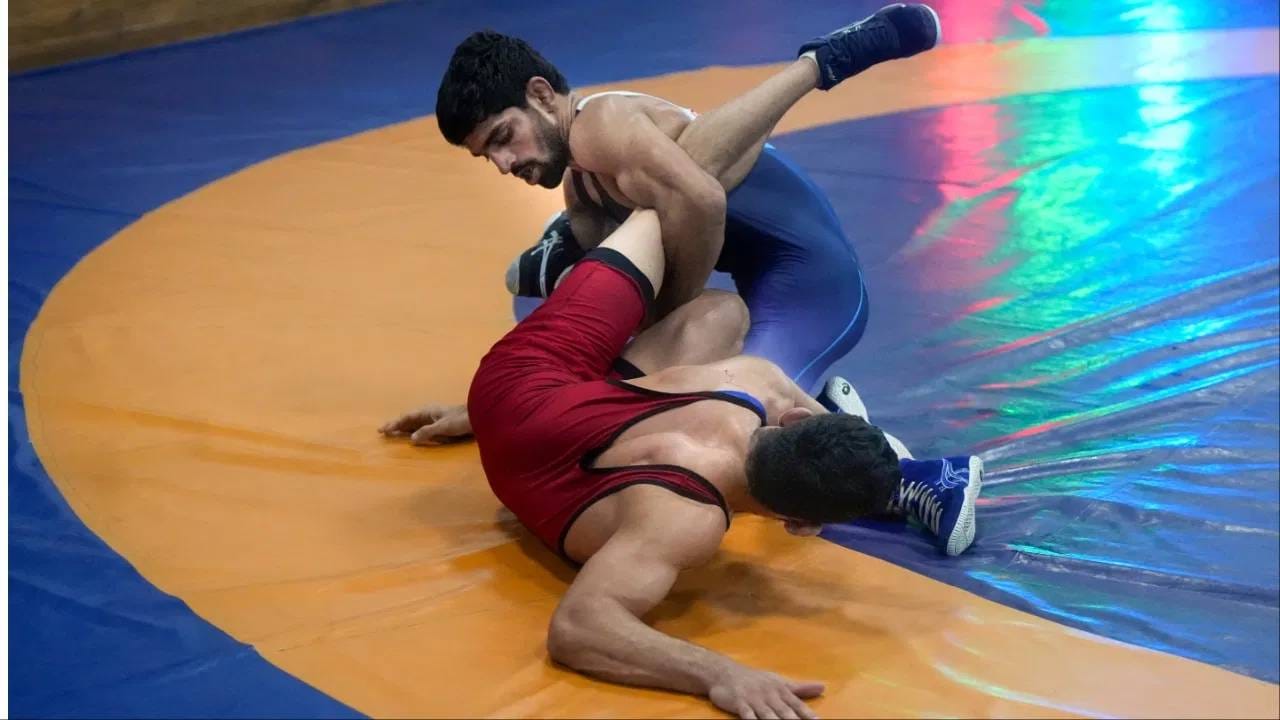 सुवर्णपदकाच्या शर्यतीत कुस्तीचा उल्लेख होणार नाही असे शक्यच नाही. पुरुषांच्या कुस्ती प्रकारात अमन सेहरावत आणि सुजीत कलकल हे दोघे भारतासाठी गोल्ड मेडलचे मुख्य दावेदार असतील. (Photo: PTI)