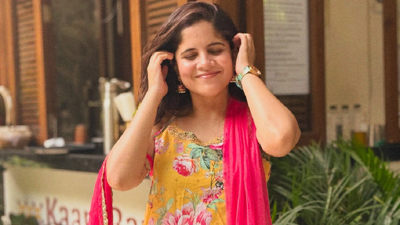 जुन्या काळातील फॅशन, हेअरस्टाइल, कपड्यांची शैली आणि पारंपरिक फोटोग्राफीचा टच यामुळे आजच्या काळातील व्यक्तींना थेट चार दशकांपूर्वीच्या काळात पाहण्याचा अनुभव मिळत आहे. 