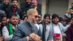 Asaduddin Owaisi : नवऱ्यांनो आपल्याच बायकोवर प्रेम करा, ओवैसींच्या भर सभेतील विधानाची चर्चा, असं का बोलून गेले?