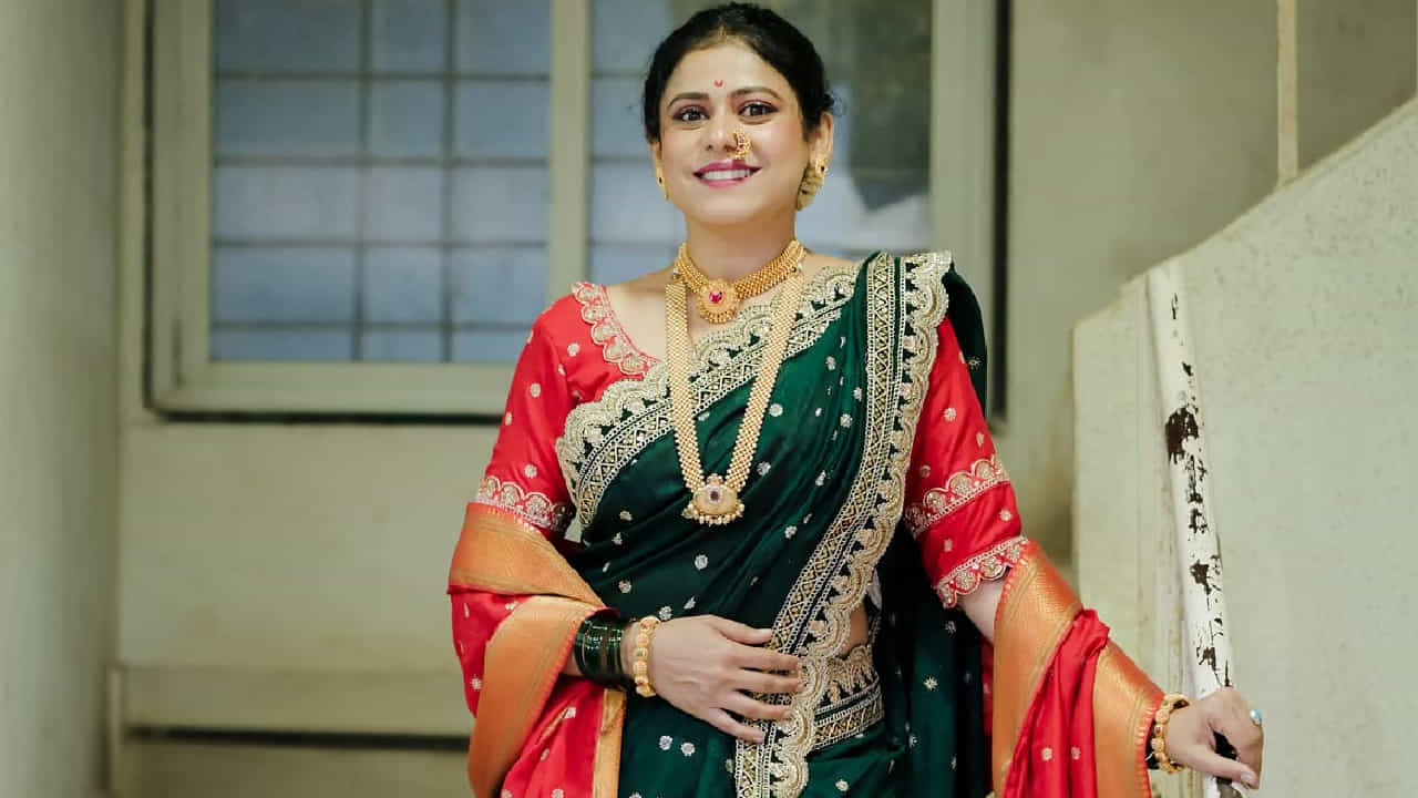अभिनेत्री अश्विनी महांगडे सध्या तिच्या नव्या फोटोंमुळे सोशल मीडियावर चर्चेत आली आहे. दहीहंडी 2026 निमित्त अश्विनीने तिचे काही खास फोटो चाहत्यांसोबत शेअर केले आहेत.