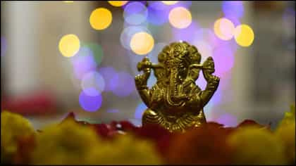 घरात करताय गणरायाची स्थापना! घरी आणण्यापूर्वी करायची महत्त्वाची तयारी.
