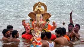 Ganesh Chaturthi 2026 : विसर्जनापूर्वी गणरायाच्या कानात 'हे' म्हणा, सर्व इच्छा होतील पूर्ण