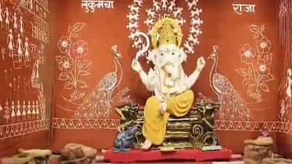 चंद्रपूरच्या तुकूमचा राजाची मूर्ती, कडधान्यांपासून साकारलेला गणपती.