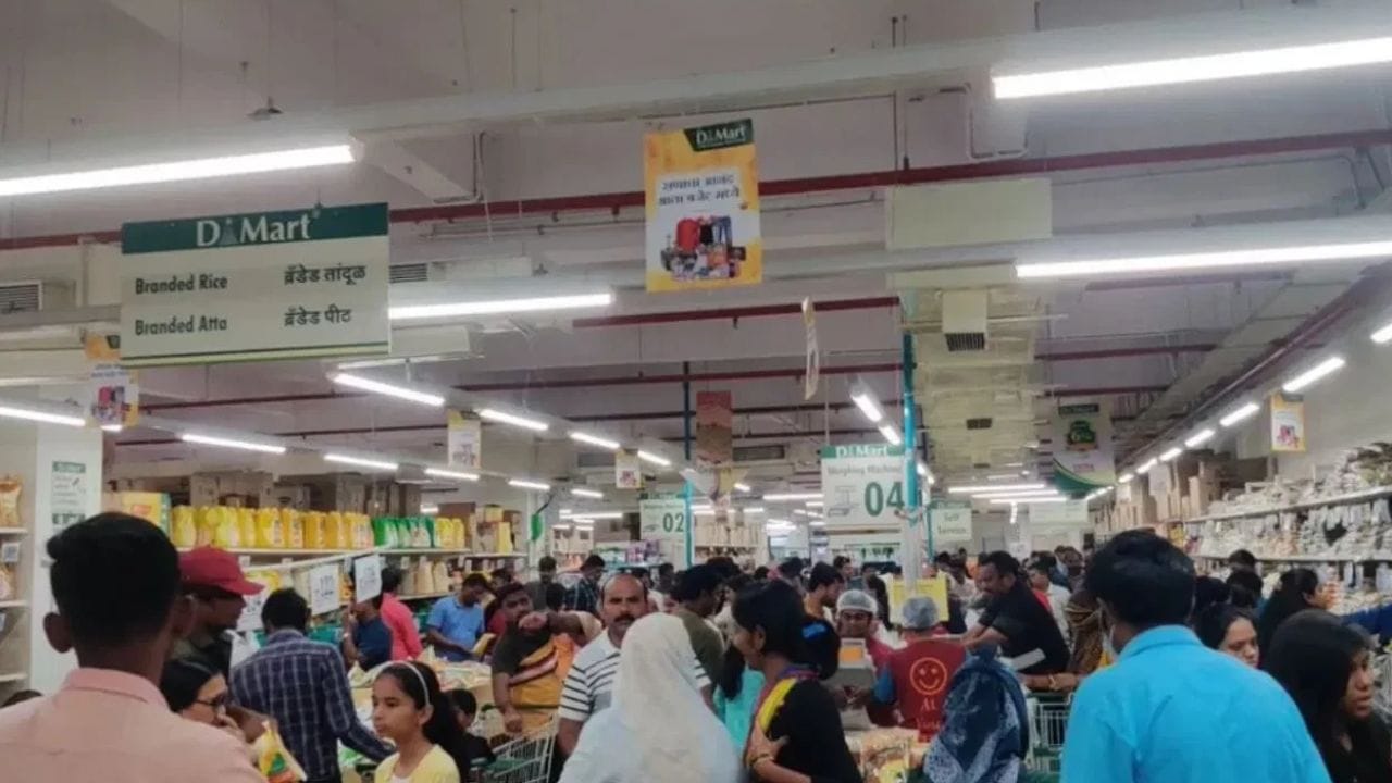जर आपल्यालाही पैशांची मोठी बचत करायची असेल तर लगेचच डिमार्टमध्ये खरेदीसाठी जात तिथे आपल्या अनेक गोष्टी एकावर एक फ्रीमध्ये मिळतील.