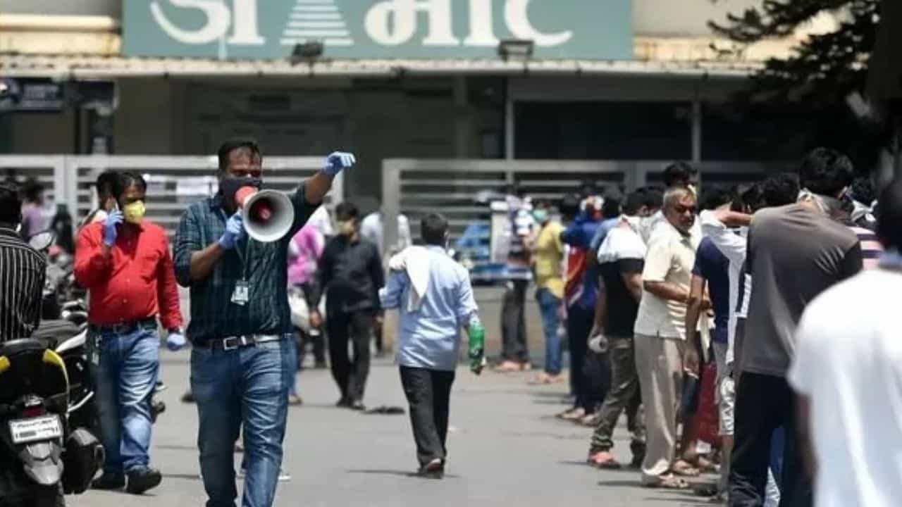 डिमार्टकडून ग्राहकांना वेगवेगळ्या ऑफर दिल्या जातात. त्यामध्येच महिन्याच्या सुरूवातीच्या दोन आठवड्यात डिमार्टकडून ग्राहकांना जास्त आकर्षिक केले जाते